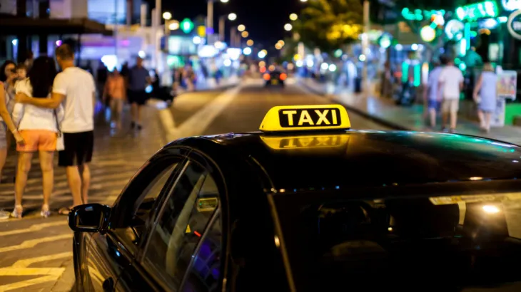 Taxi Montpellier shutterstock_520523572-e1568385461571 Choisir le Bon Taxi à Montpellier : Conseils et Services Non classé  